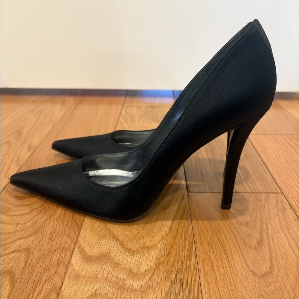 Stuart Weitzman Classic Black Pumps